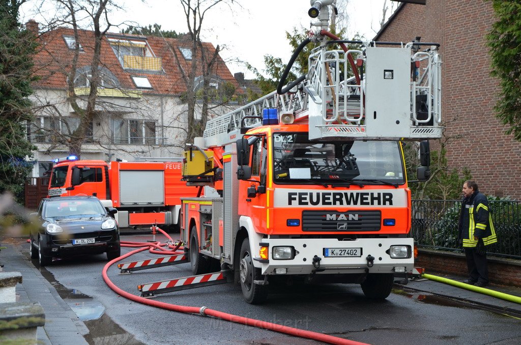 Feuer 2 Koeln Rodenkirchen Schuetzstr P452.JPG